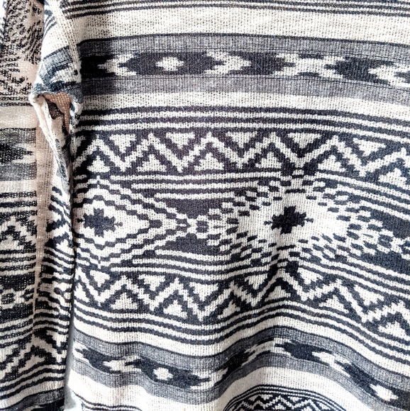 Knit tribal print top - Picture 4 of 5
